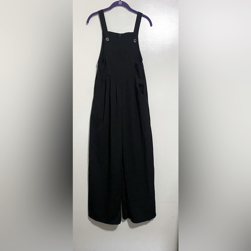 Small Black wide leg overalls w/pockets